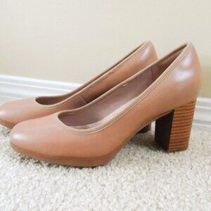 Clark’s High Heel Beige  Shoes - Size 7.5